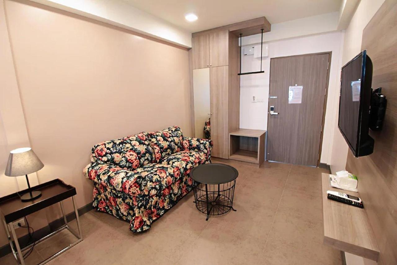 R 17 Living Hotel バンコク都 エクステリア 写真