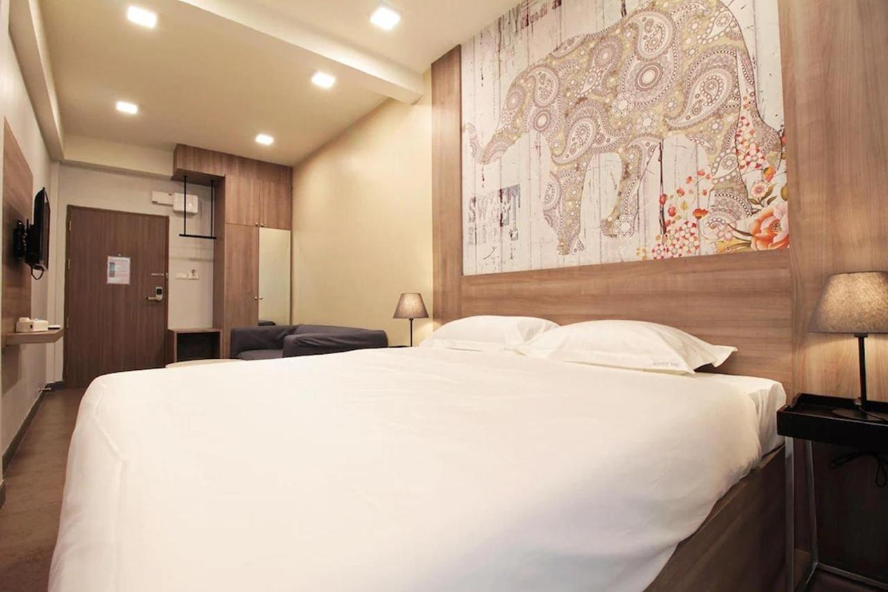 R 17 Living Hotel バンコク都 エクステリア 写真