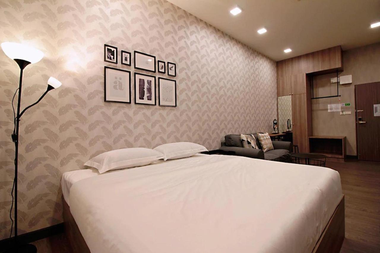 R 17 Living Hotel バンコク都 エクステリア 写真