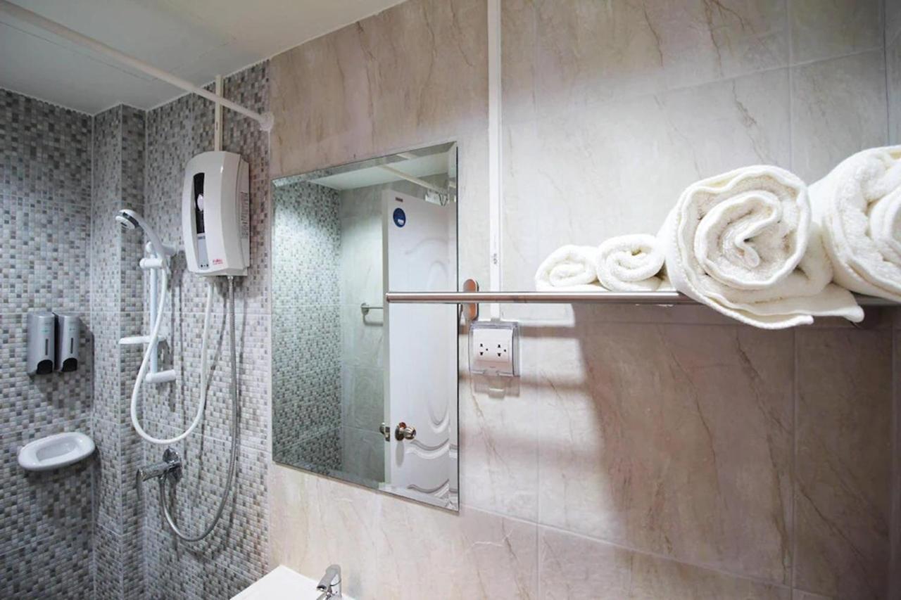 R 17 Living Hotel バンコク都 エクステリア 写真