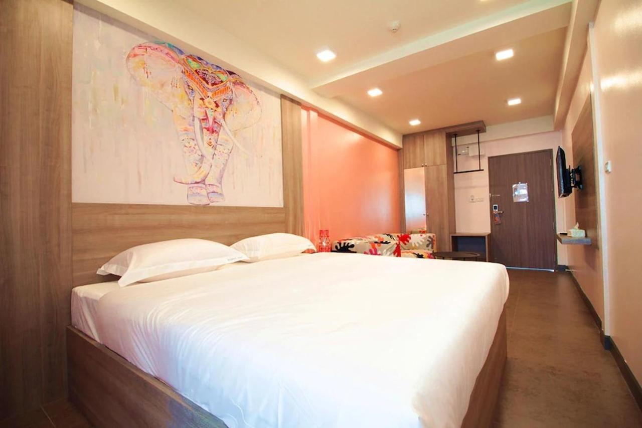 R 17 Living Hotel バンコク都 エクステリア 写真