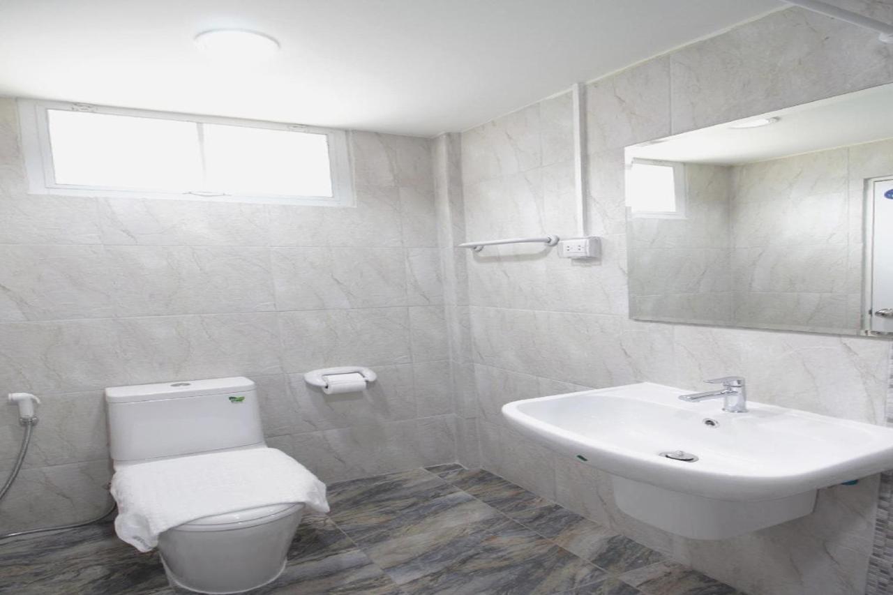 R 17 Living Hotel バンコク都 エクステリア 写真
